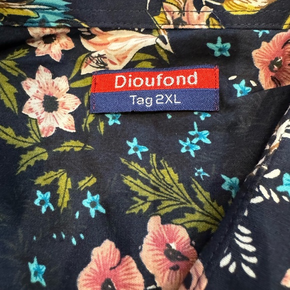 Dioufond Floral Button Down Top. NWT - Picture 3 of 3